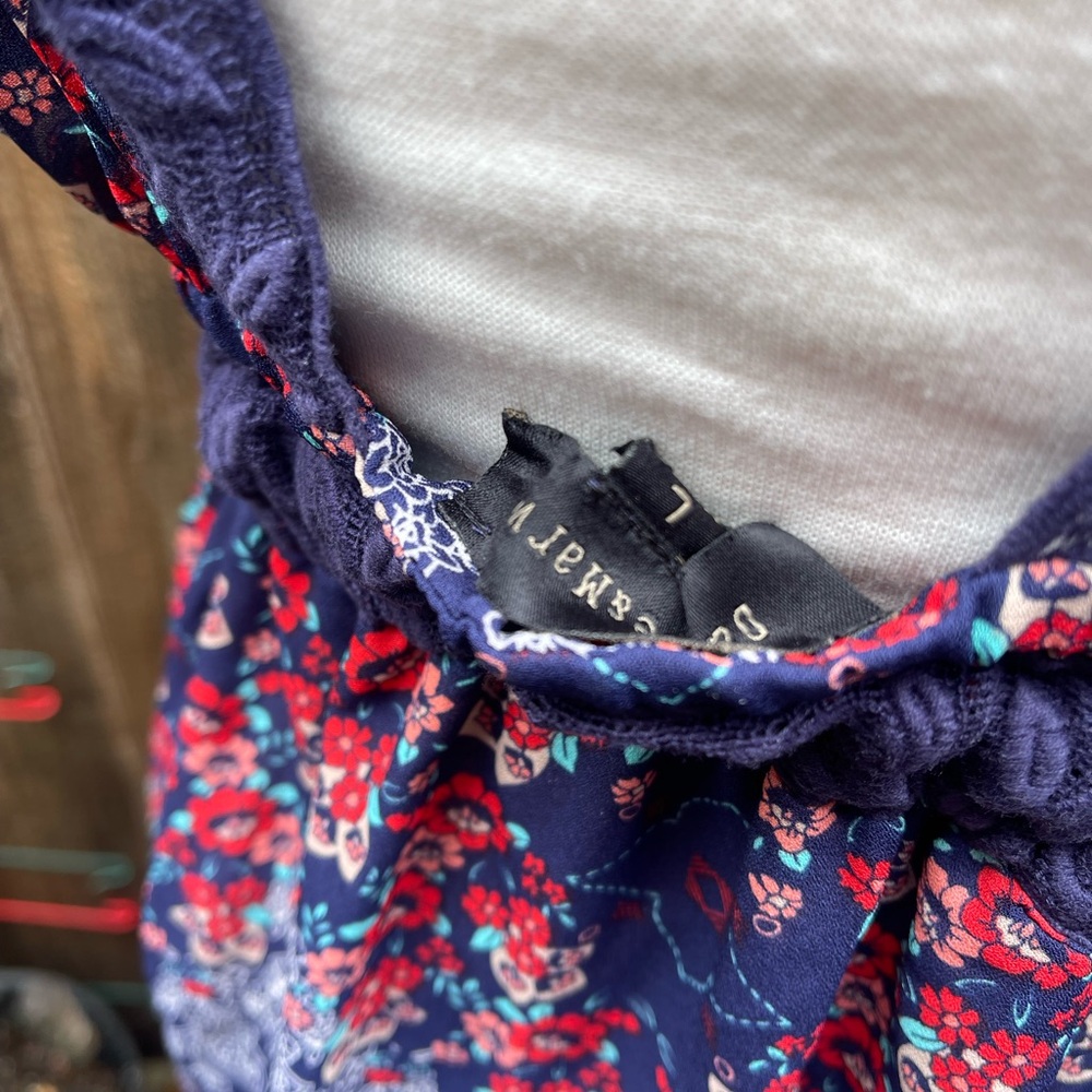 Floral Navy Dress with Lace Detail - Picture 7 of 7